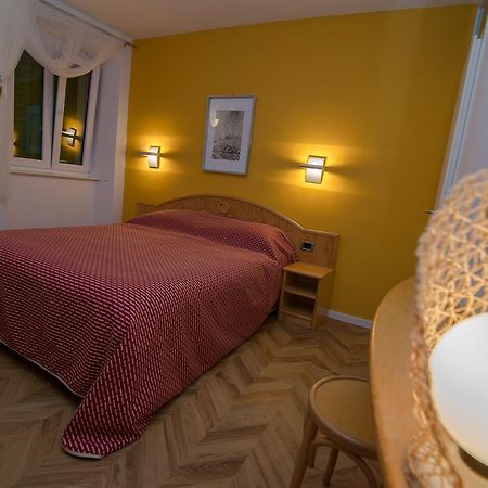 Veli Lošinj Bed&Breakfast Saturn المظهر الخارجي الصورة