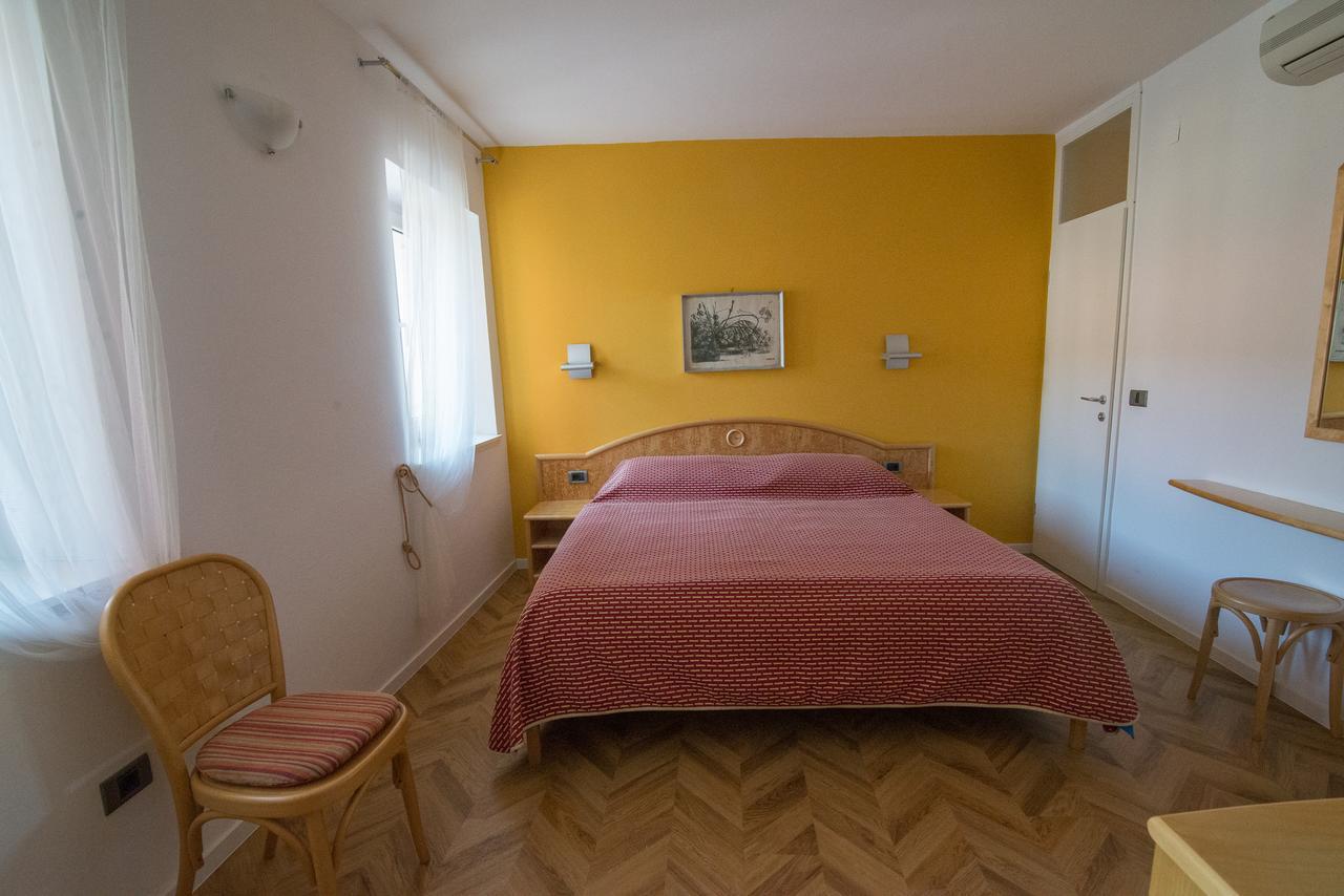 Veli Lošinj Bed&Breakfast Saturn المظهر الخارجي الصورة