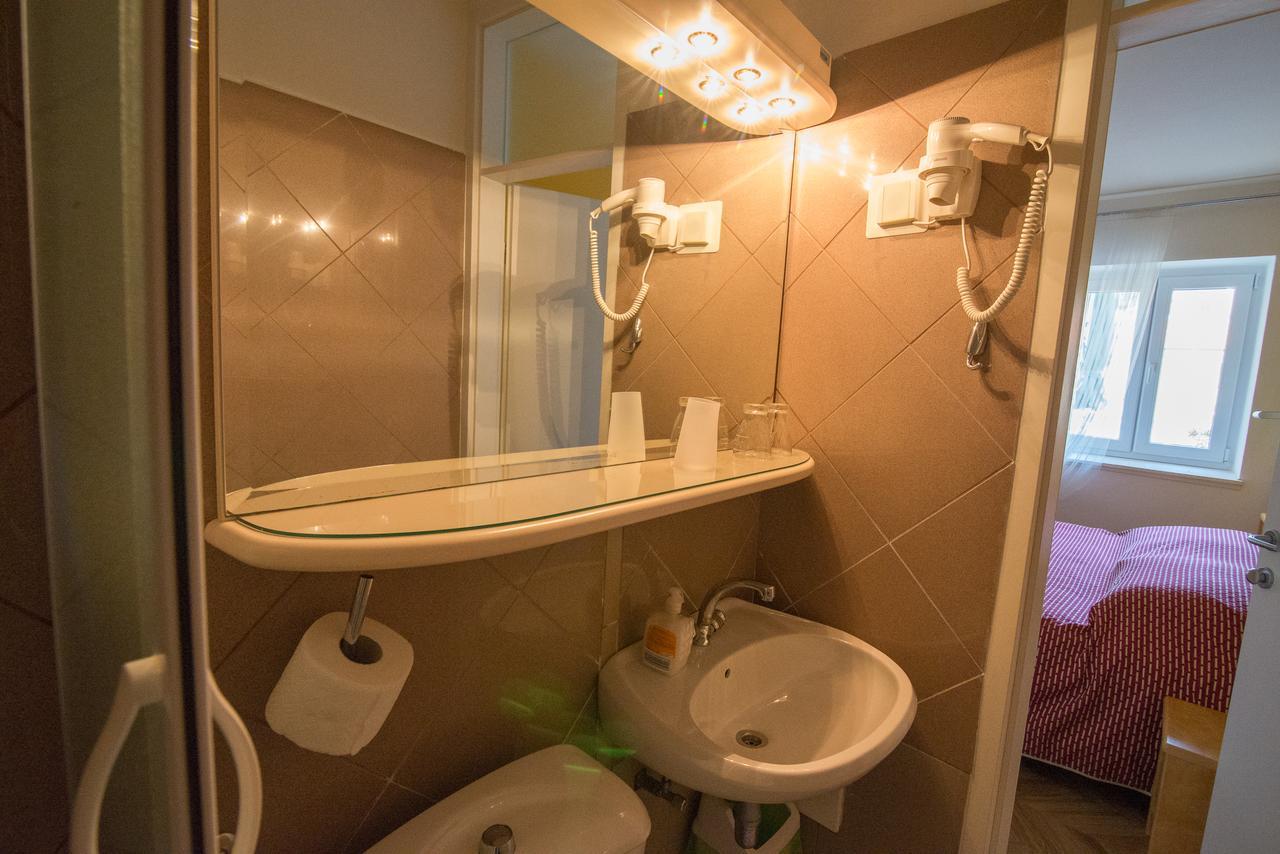 Veli Lošinj Bed&Breakfast Saturn المظهر الخارجي الصورة